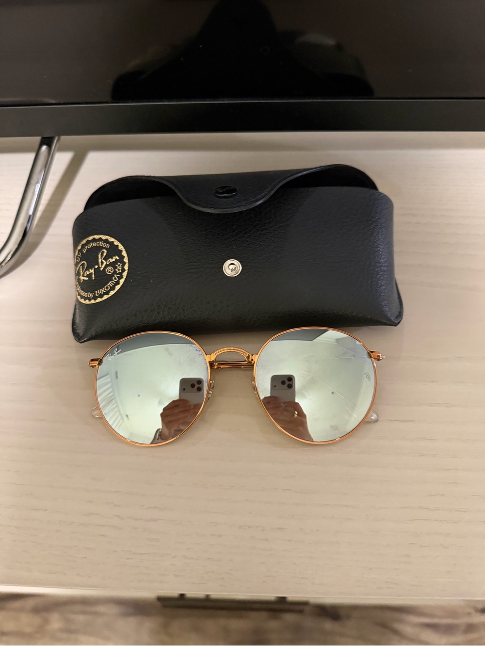 Ray-Ban Round Metal Sunglasses in Gold with Mirrored Lenses